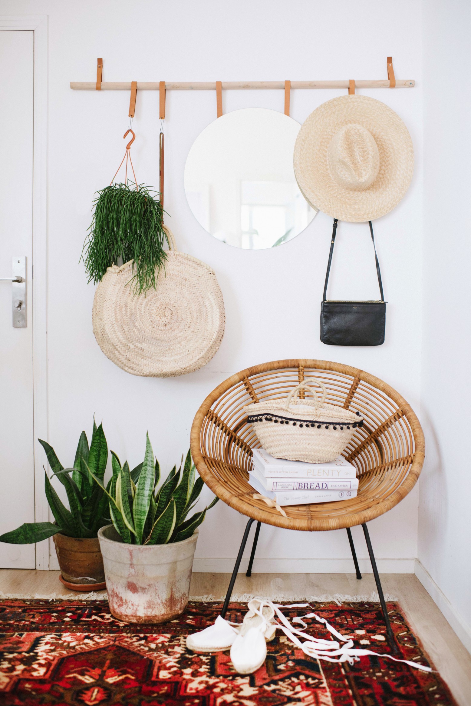 Entryway Organizer With Basket