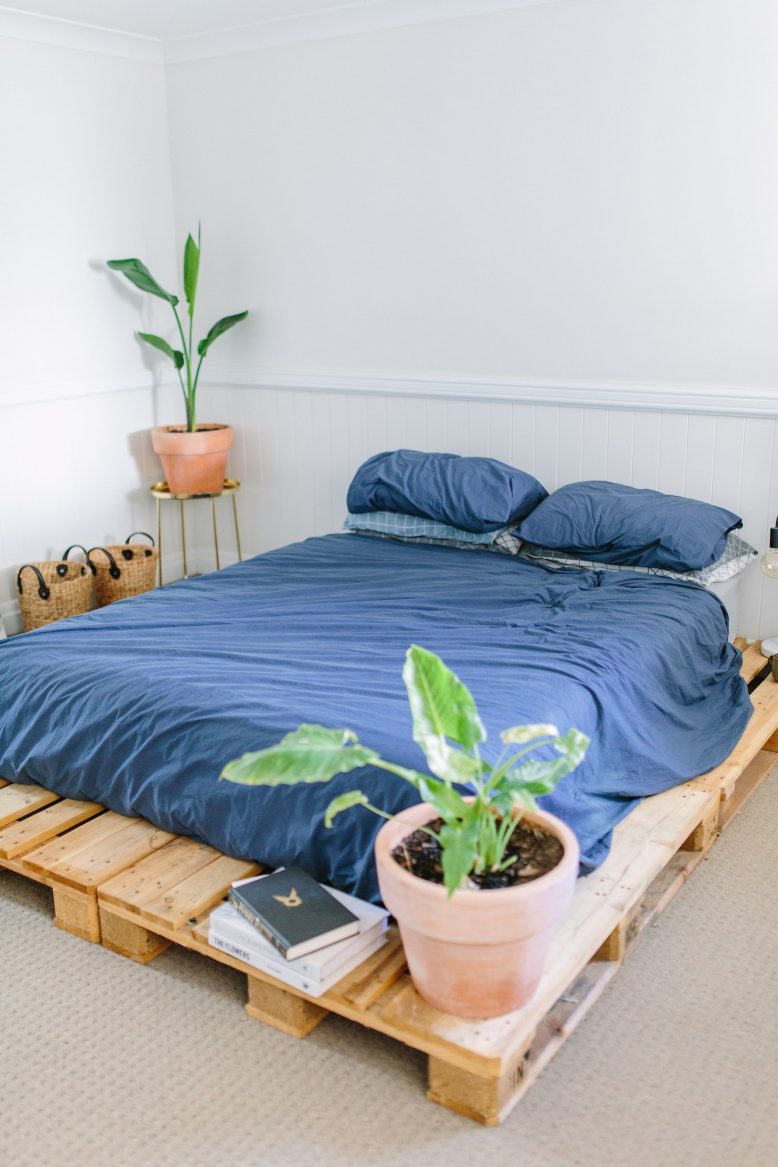 Diy Pallet Bed Collective Gen, How Many Pallets Do You Need For A Queen Size Bed Frame