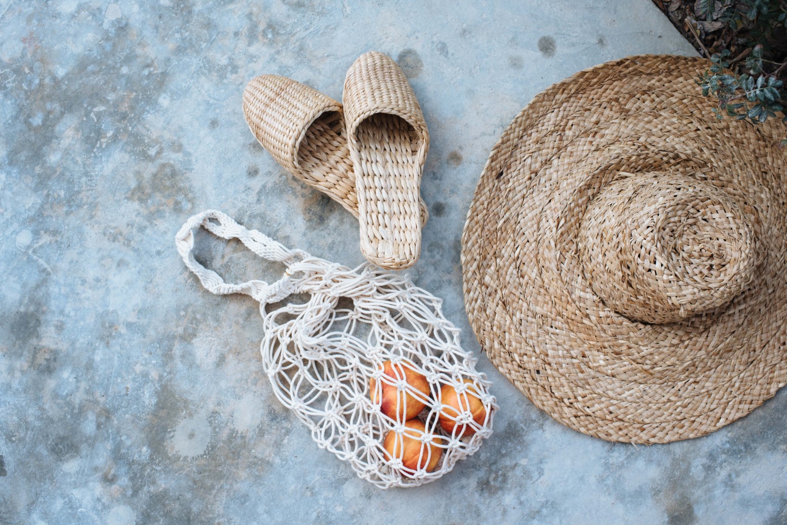 How to Embellish a Straw Bag With Recycled Plastic Bags - FeltMagnet