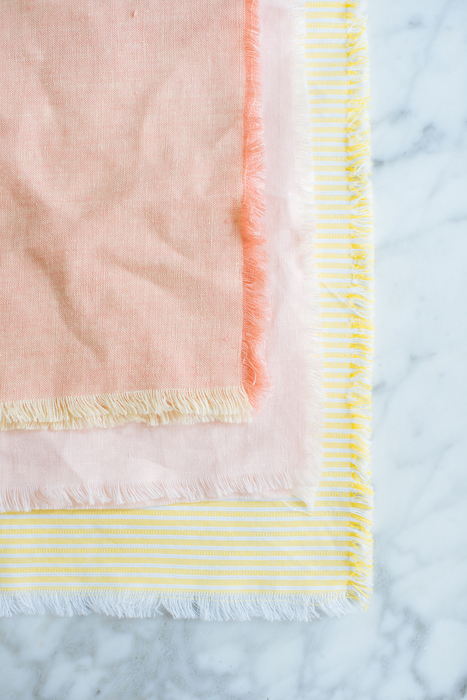 No Sew Frayed Linen Napkins DIY Tutorial