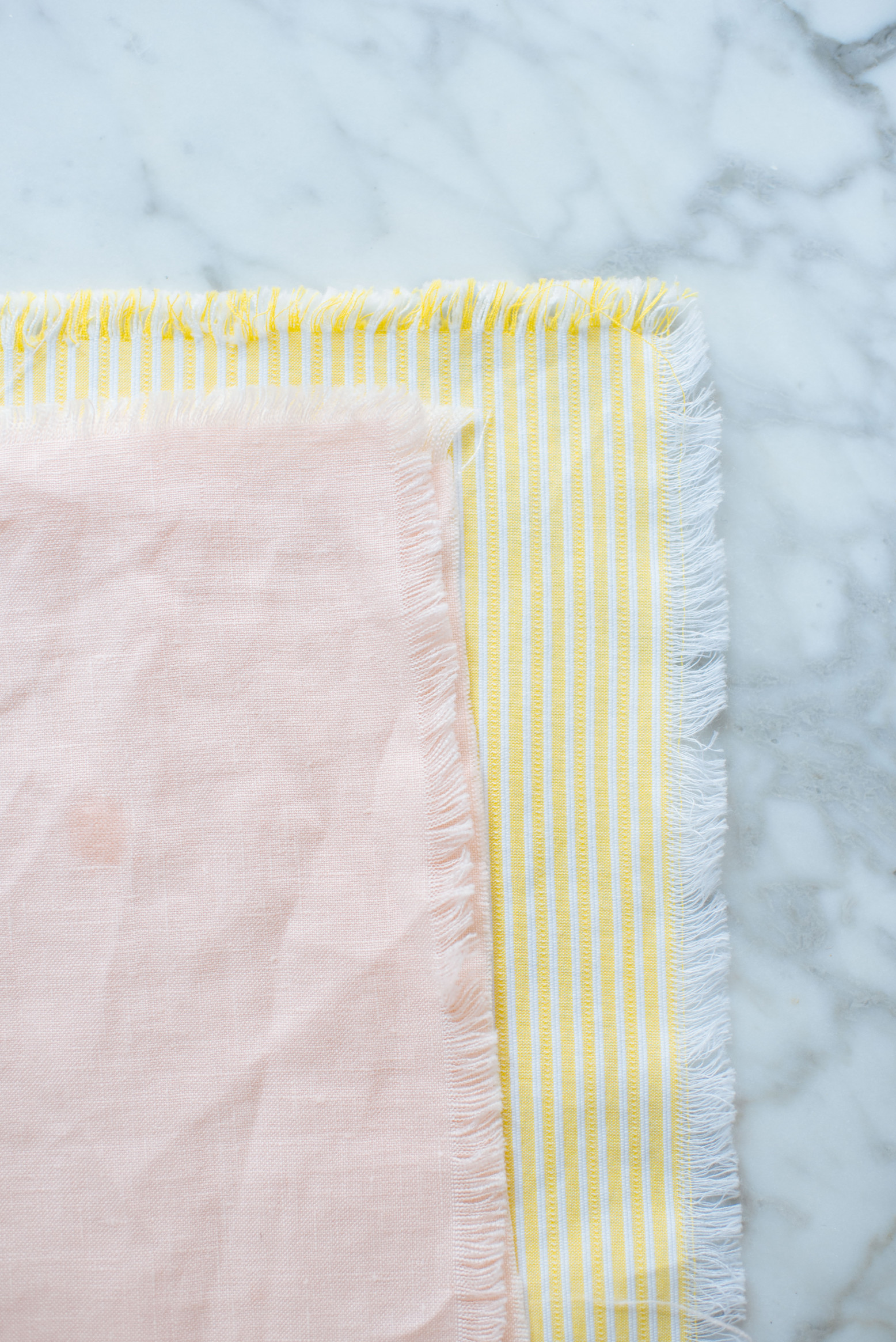 No Sew Frayed Linen Napkins DIY Tutorial