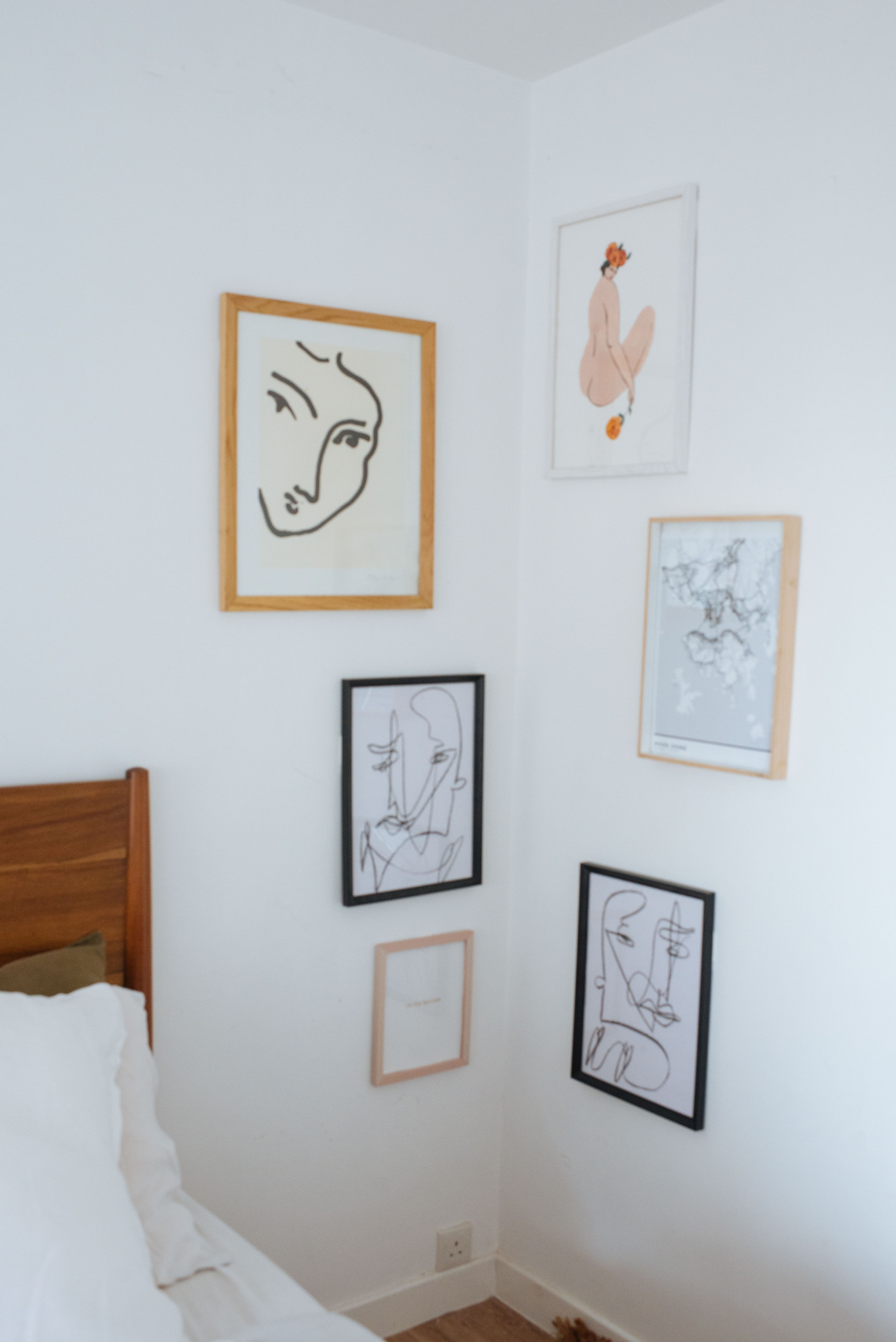 How To Create A Corner Gallery Wall Collective Gen