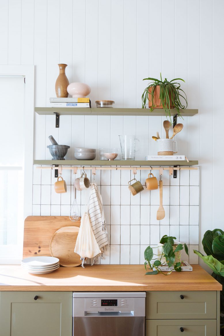 Perfect Your Kitchen Storage With This DIY Hanging Rack | Collective Gen