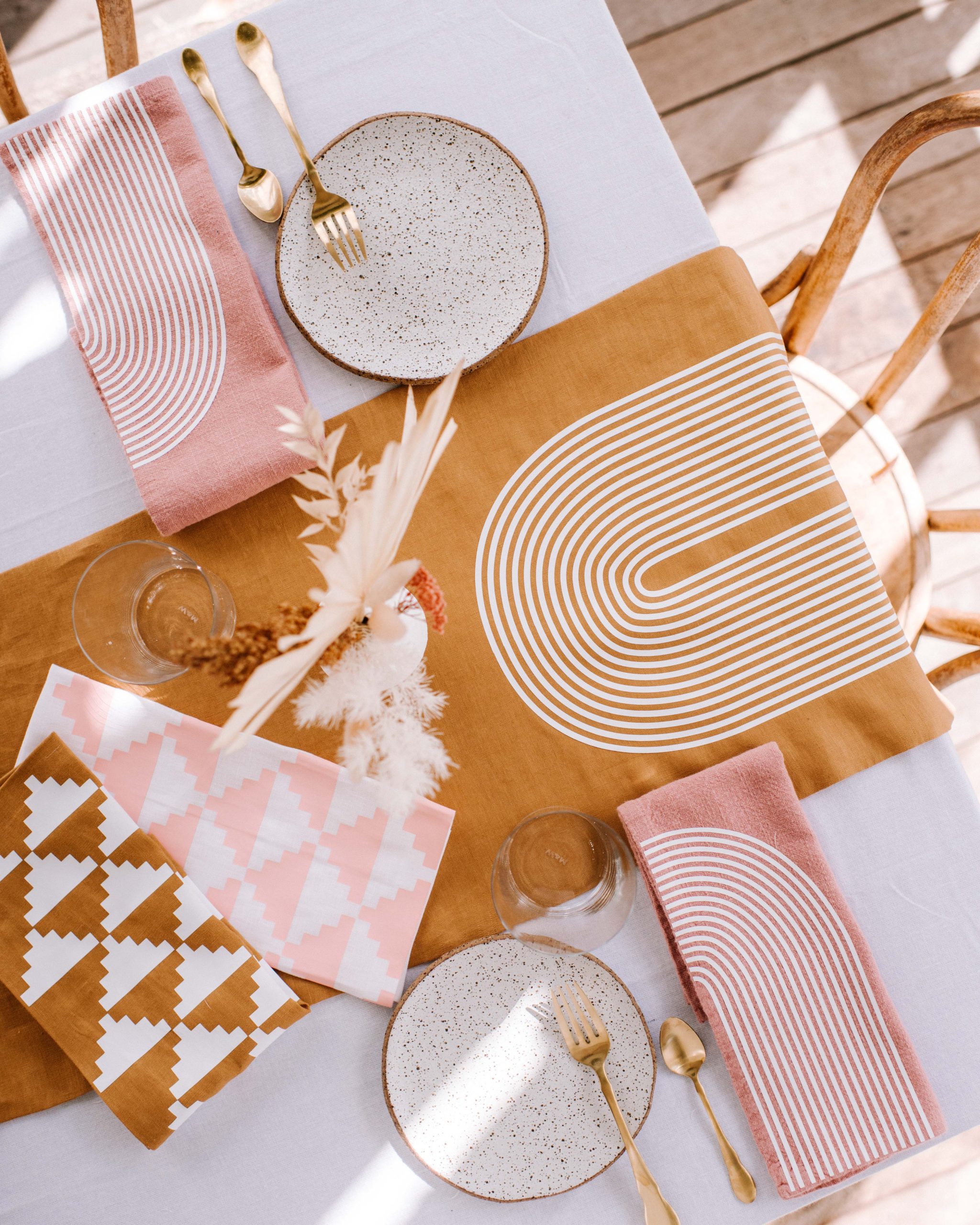 https://collectivegen.com/wp-content/uploads/2021/05/Cricut-Mothers-Day-Table-Linens-16-of-23-scaled.jpg